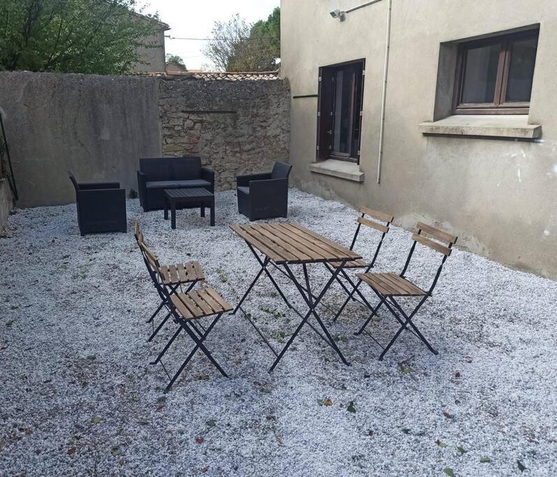 Superbe Appt Avec Cour Et Parking Gratuit A 5Min De La Cite Medievale Carcasona Exterior foto
